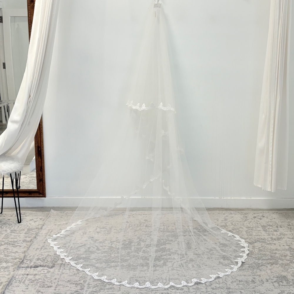 Classic Cathedral Bridal Veil with Scalloped Lace Trim